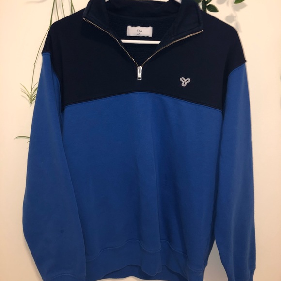 Aritzia crewneck - Picture 2 of 3